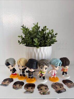 McDonald's Mini Figure Set with Yellow Bases and Mixed Hair Colors